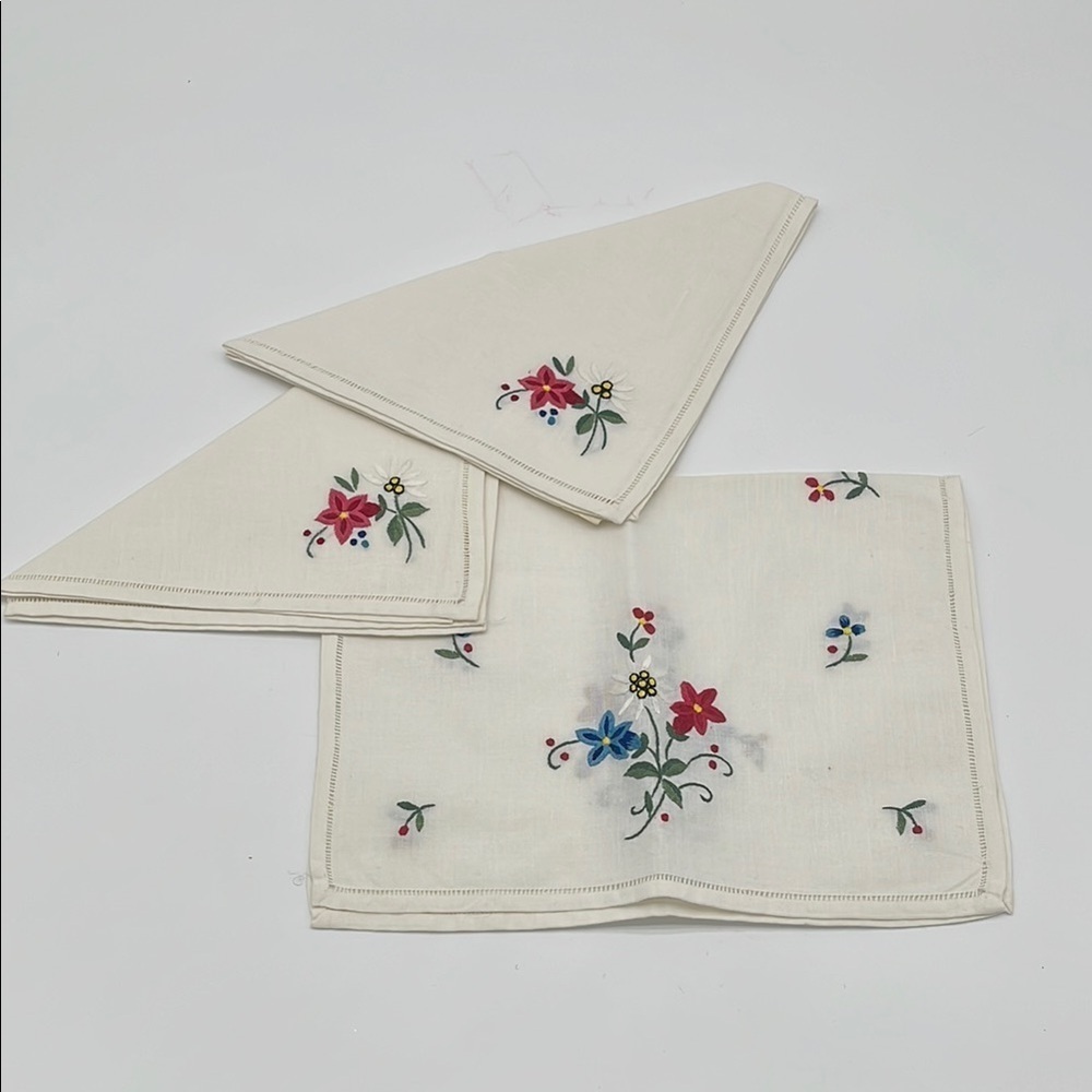 Vintage White Hand Embroidery Floral Set of 3 Handkerchiefs